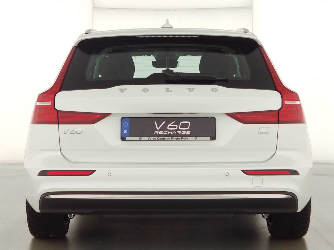 Volvo  V60 Recharge Essential, T6 AWD Plug-in Hybrid, Elektrisch/Benzin, Bright