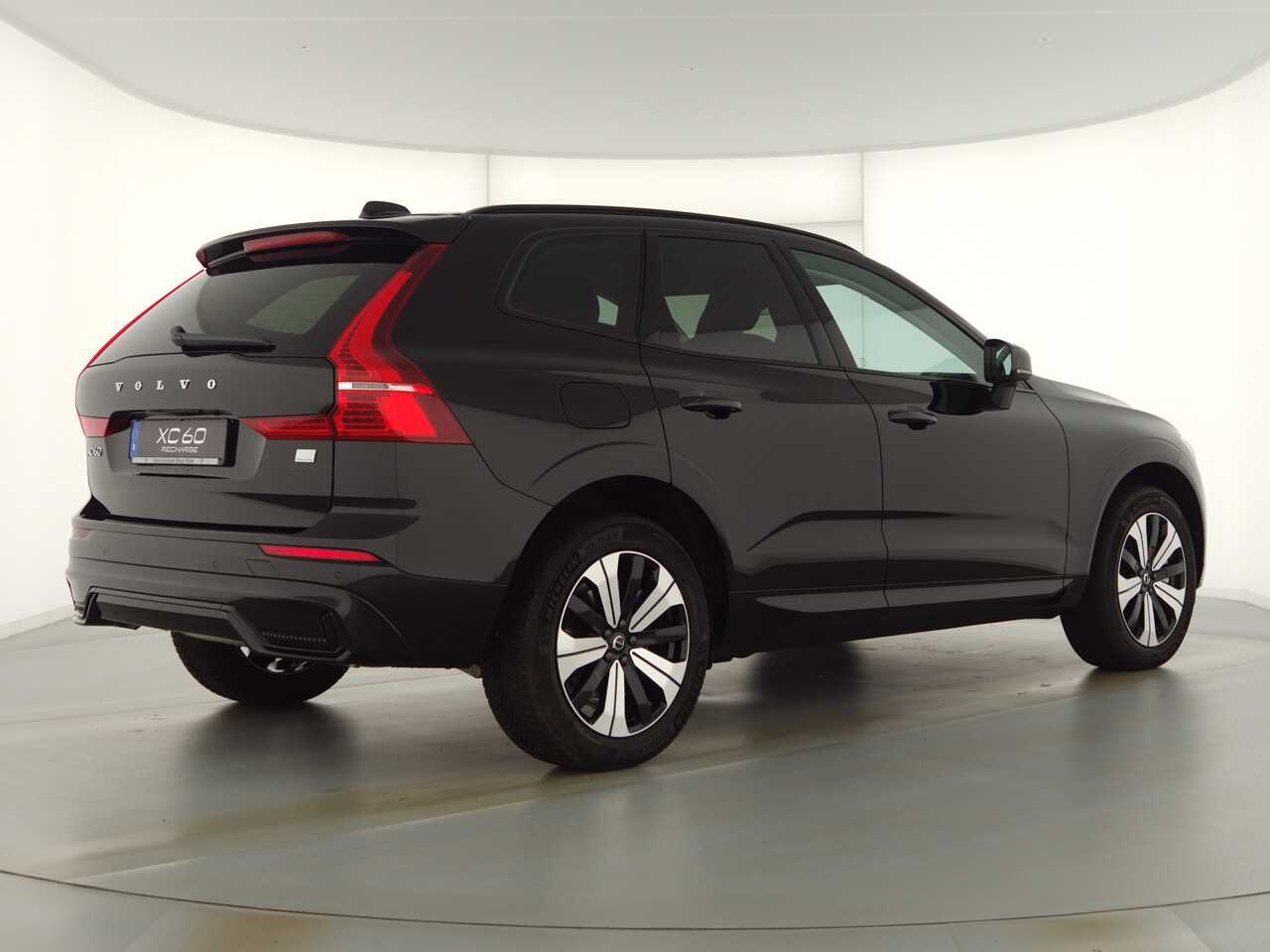 Volvo  XC60 Recharge Plus, T6 AWD Plug-in Hybrid, Elektrisch/Benzin, Dark