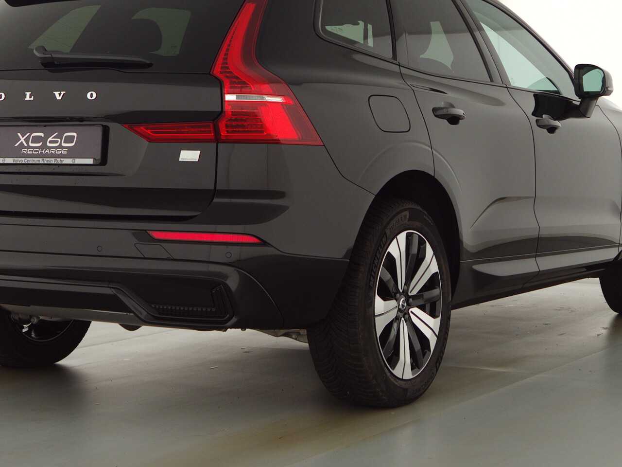 Volvo  XC60 Recharge Plus, T6 AWD Plug-in Hybrid, Elektrisch/Benzin, Dark