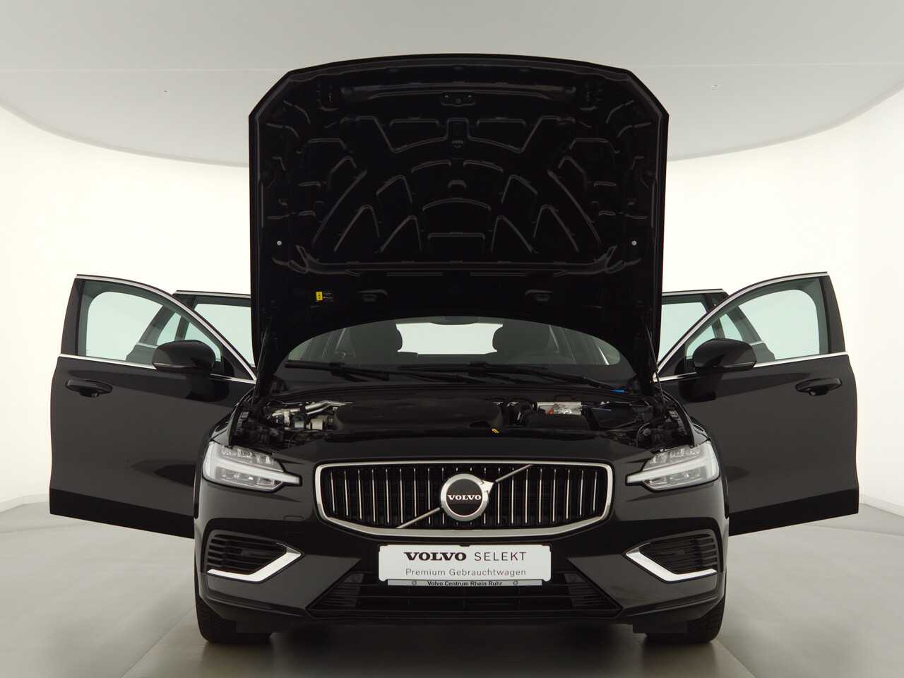 Volvo  V60 Recharge Core, T6 AWD Plug-in Hybrid, Elektrisch/Benzin, Bright