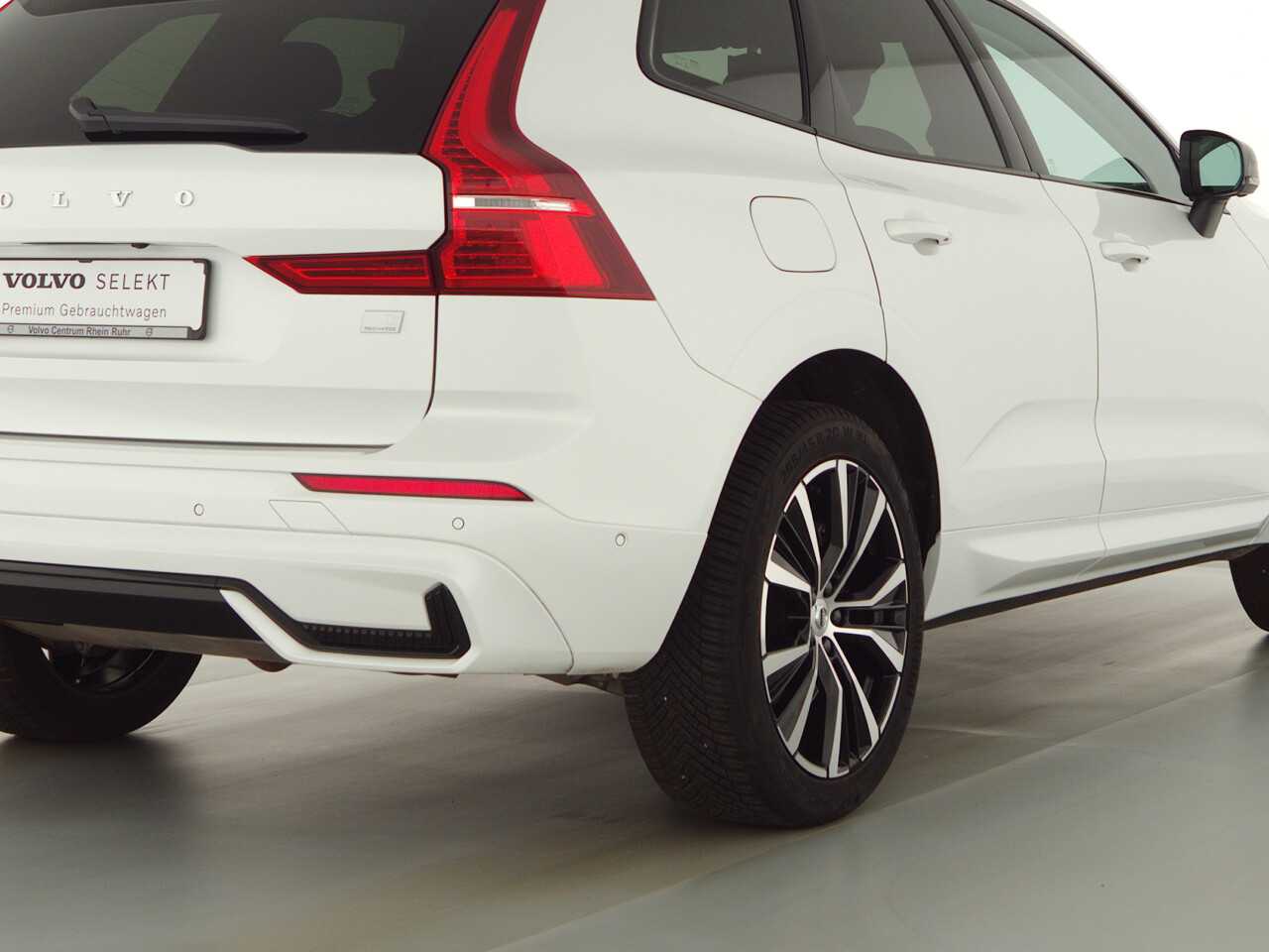 Volvo  XC60 Recharge Plus, T6 AWD Plug-in Hybrid, Elektrisch/Benzin, Dark