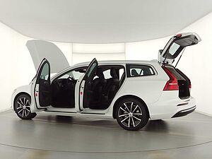 Volvo  V60 Recharge Essential, T6 AWD Plug-in Hybrid, Elektrisch/Benzin, Bright